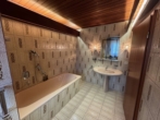 Badezimmer - Gepflegtes EFH, Waldrandlage mit Fernblick, in Heimbach, OT Hausen zu verkaufen