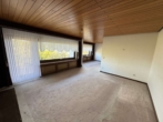 Wohnzimmer - Gepflegtes EFH, Waldrandlage mit Fernblick, in Heimbach, OT Hausen zu verkaufen