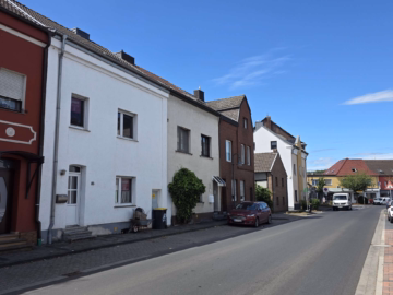 Grundsolides Einfamilienhaus, in zentraler Lage von Kreuzau zu verkaufen, 52372 Kreuzau, Reihenmittelhaus