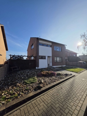 Grundsolides EFH mit Garage und Garten in Kreuzau,OT Stockheim zu verkaufen, 52372 Kreuzau, Einfamilienhaus