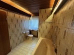 Badezimmer - Gepflegtes EFH, Waldrandlage mit Fernblick, in Heimbach, OT Hausen zu verkaufen