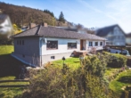 Esser Immobilien Mavic3MinniPr - Gepflegter Bungalow, mit Fernblick und großzügigem Grundstück in Heimbach zu verkaufen