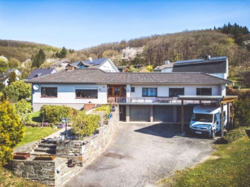 Gepflegter Bungalow, mit Fernblick und großzügigem Grundstück in Heimbach zu verkaufen, 52396 Heimbach, Bungalow