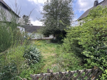 EFH zur Entkernung oder Abriss, auf schönem Grundstück in Niederau zu verkaufen, 52355 Düren, Bungalow