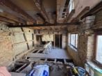 Haus Innen - Sanierungsbedürftiges Haus mit angrenzender Halle zu verkaufen