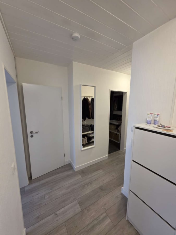 Flur - Moderne 3 Zimmerwohnung mit 2 Balkonen und Garage, in Düren – Gürzenich zu verkaufen
