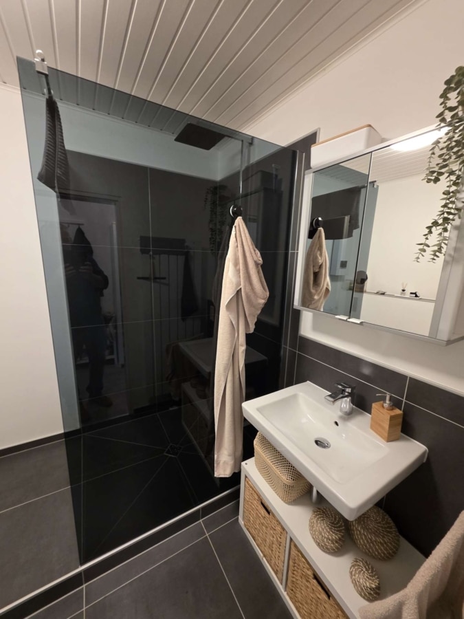 Badezimmer - Moderne 3 Zimmerwohnung mit 2 Balkonen und Garage, in Düren – Gürzenich zu verkaufen