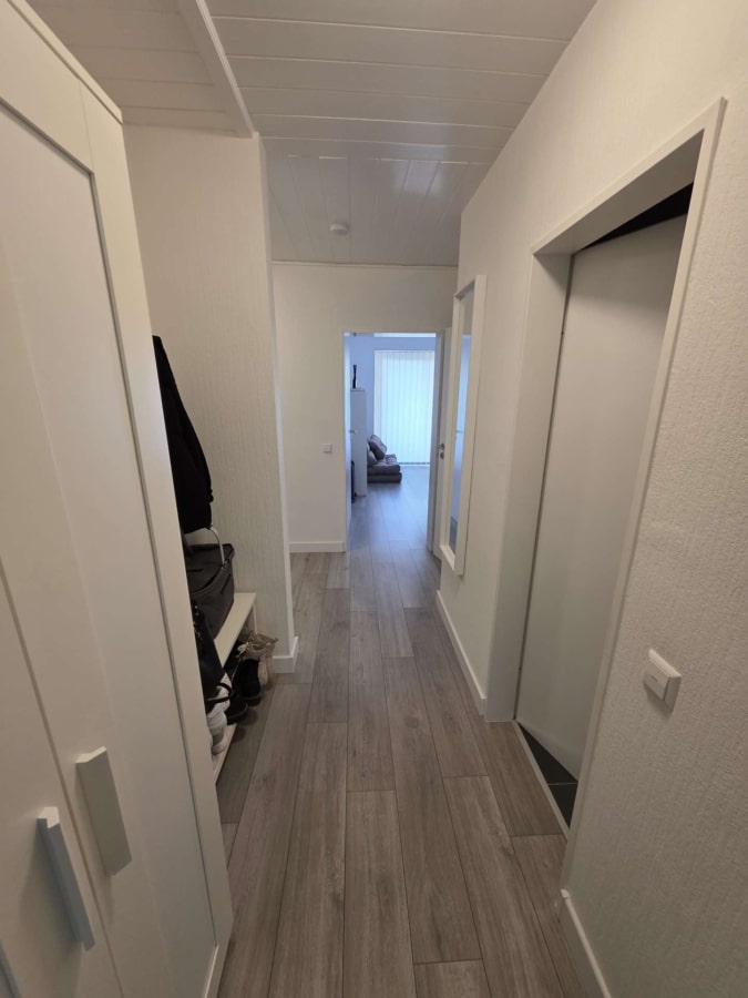 Flur - Moderne 3 Zimmerwohnung mit 2 Balkonen und Garage, in Düren – Gürzenich zu verkaufen
