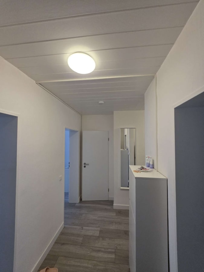 Flur - Moderne 3 Zimmerwohnung mit 2 Balkonen und Garage, in Düren – Gürzenich zu verkaufen