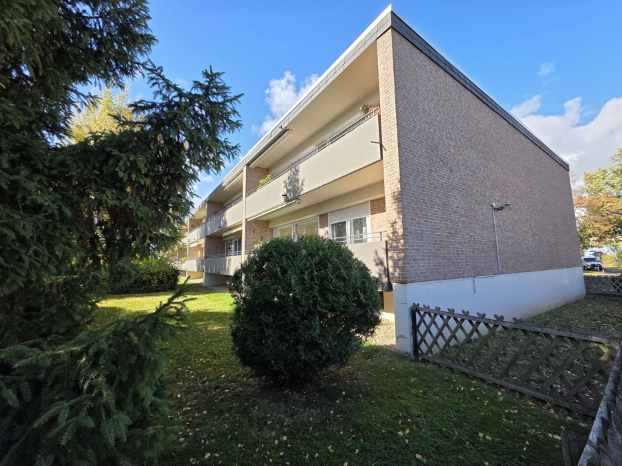 Hausansicht - Moderne 3 Zimmerwohnung mit 2 Balkonen und Garage, in Düren – Gürzenich zu verkaufen