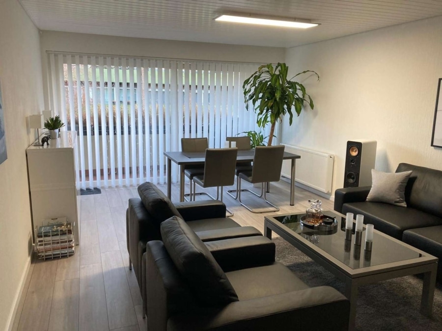 Wohnzimmer - Moderne 3 Zimmerwohnung mit 2 Balkonen und Garage, in Düren – Gürzenich zu verkaufen