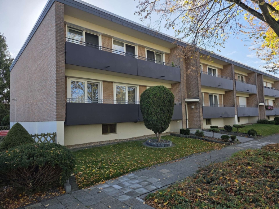 Hausansicht - Moderne 3 Zimmerwohnung mit 2 Balkonen und Garage, in Düren – Gürzenich zu verkaufen