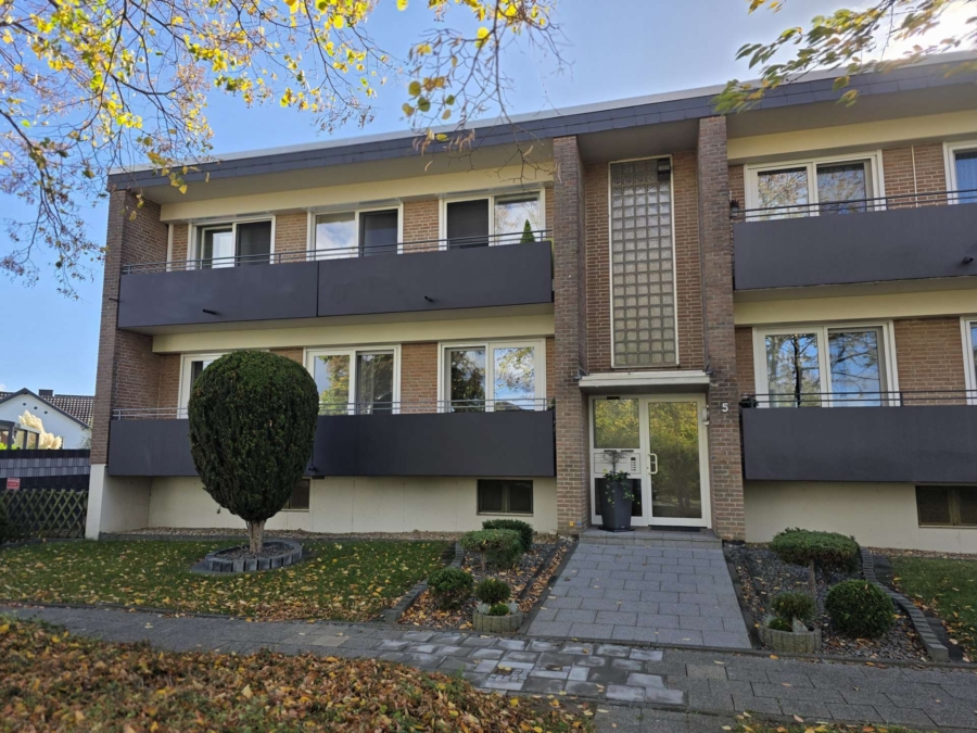 Hausansicht - Moderne 3 Zimmerwohnung mit 2 Balkonen und Garage, in Düren – Gürzenich zu verkaufen